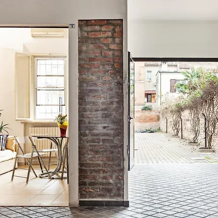 Palazzo Dei Diamanti