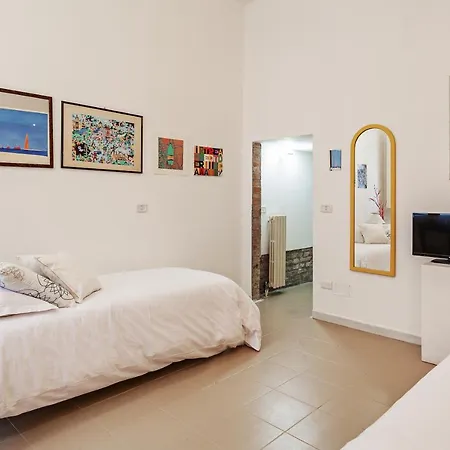 Guesthost - Palazzo Dei Diamanti Apartment