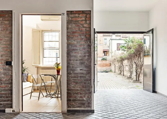 Palazzo Dei Diamanti